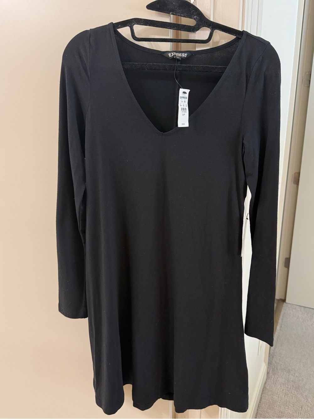 Express Black V-Neck Long Sleeve Tunic Dress